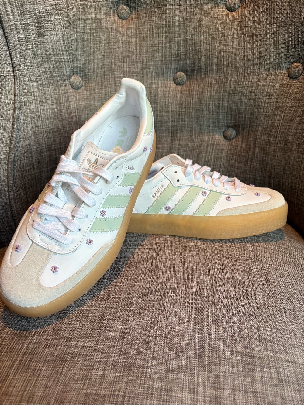 Women’s Sz.9 adidas White SAMBA shoes. Green Stripes Purple Flowers